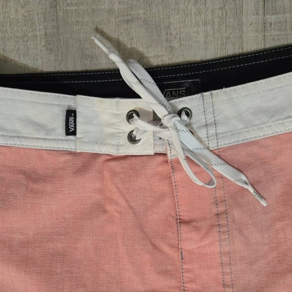 Vans shorts mens 32 striped swim trunks grey white & pink - Picture 4 of 14